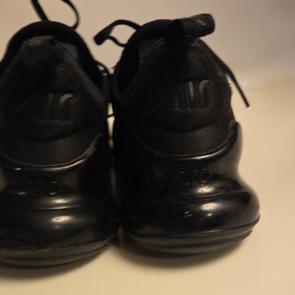 Nike Black Women's Athletic Sneakers - Picture 5 of 8